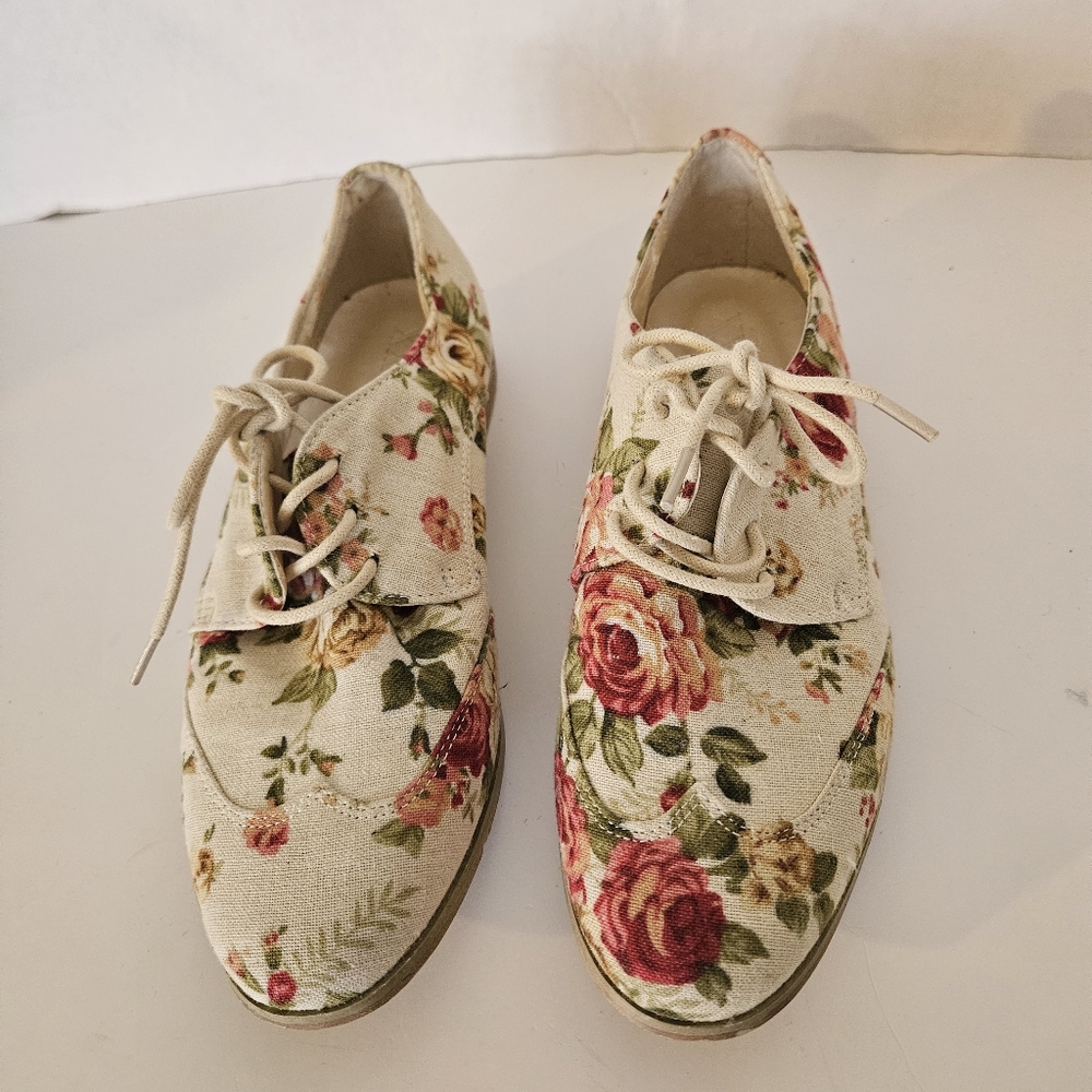 Woman's Forever 21 Floral Shoe, Flat, Sz 7